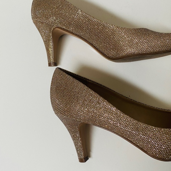 Spring gold heels - Picture 2 of 3